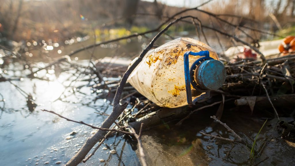 river-coast-with-lot-scattered-plastic-bottles-1024x576 river-coast-with-lot-scattered-plastic-bottles-1024x576
